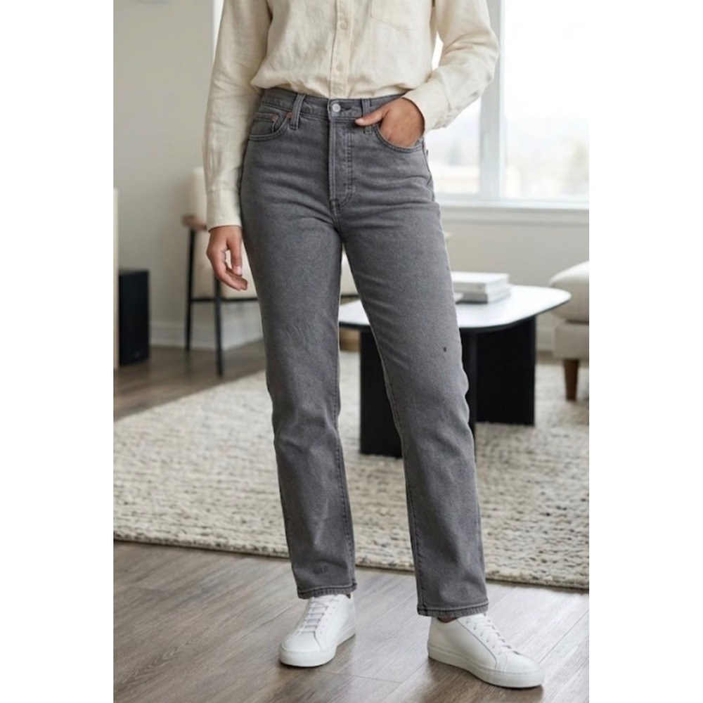 Levis Wedgie Straight Jeans High Rise Gray Washed Denim Size 28 34964-0127